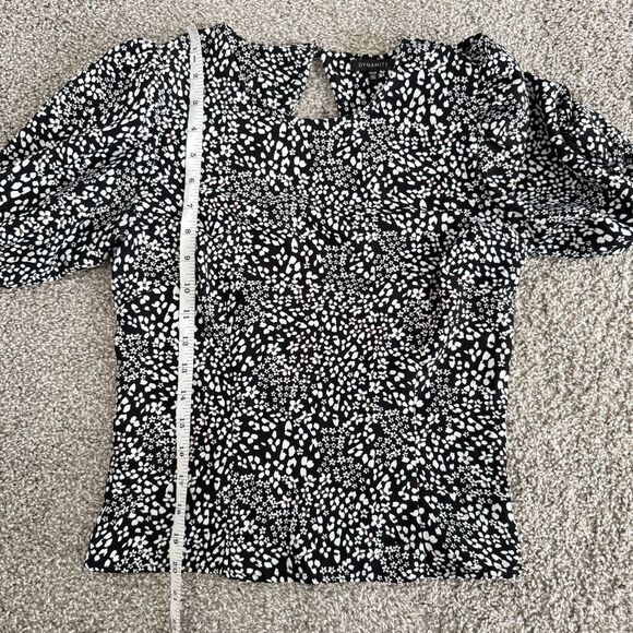 DYNAMITE | Puffed sleeve open back floral blouse - Picture 9 of 9